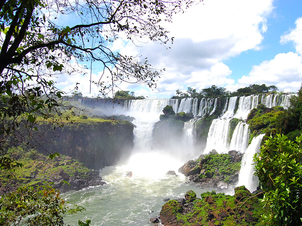 Cataratas-de-Iguazu-Argentina-o-Brasil