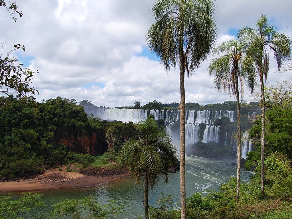 Cataratas-del-Iguazu-Argentina-o-Brasil