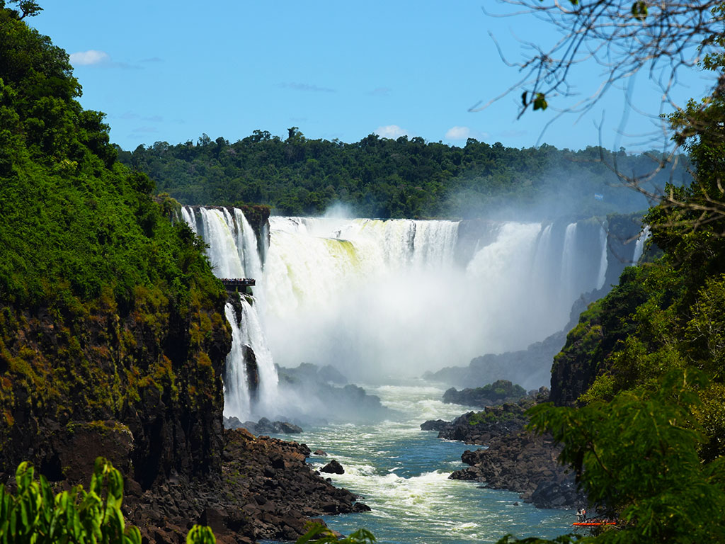 Cataratas-del-Iguazu-Argentina-o-Brasil