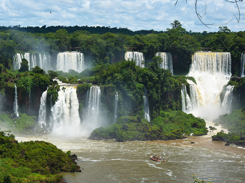 Cataratas-de-Iguazu-Argentina-o-Brasil