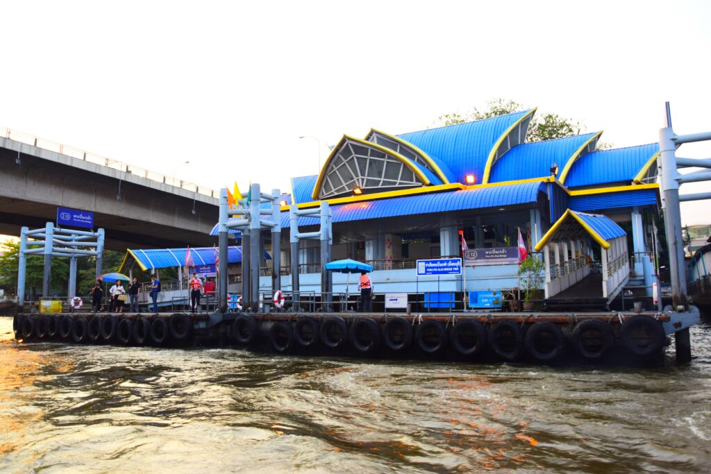 Moverte por Bangkok con el Chao Phraya Express